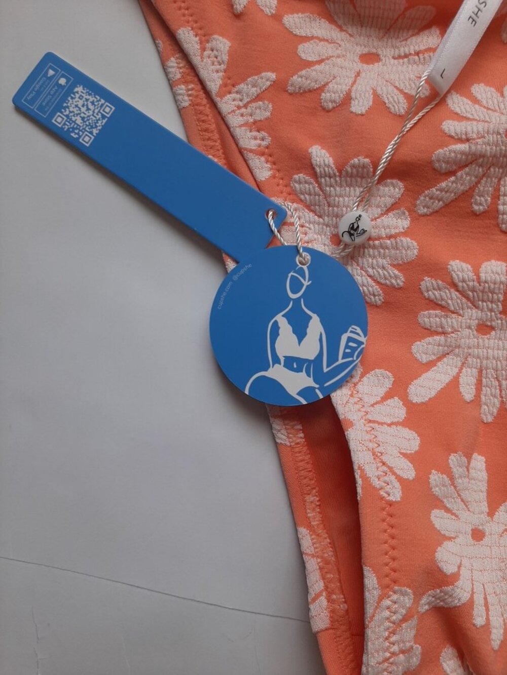 NWT Cupshe Daisy Pattern 2 piece Bikini Size L Casual Summer Beach Travel - Picture 5 of 9